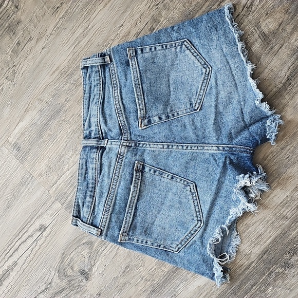 Womens jean shorts - Picture 2 of 3